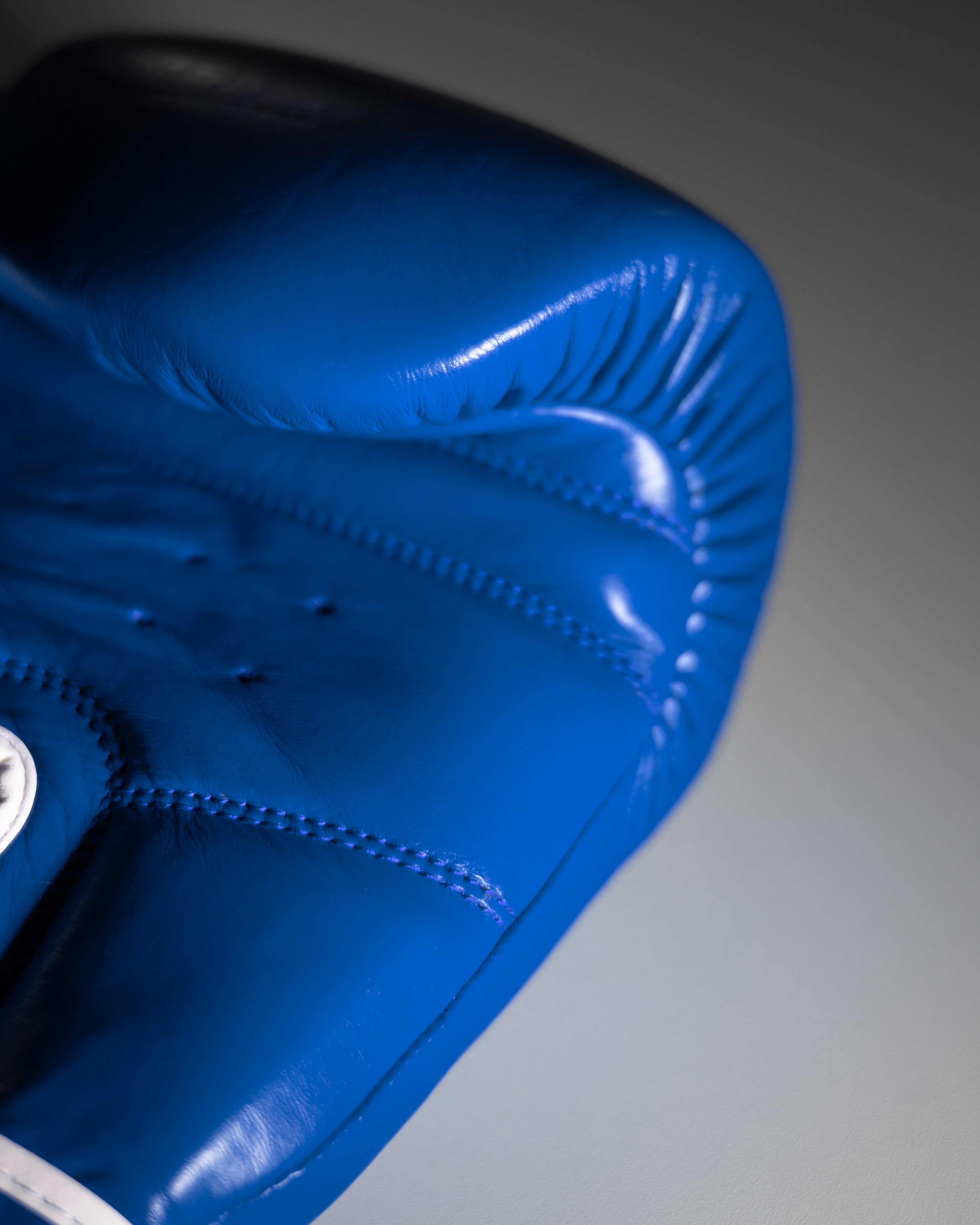 ventilated palm royal blue boxing gloves 