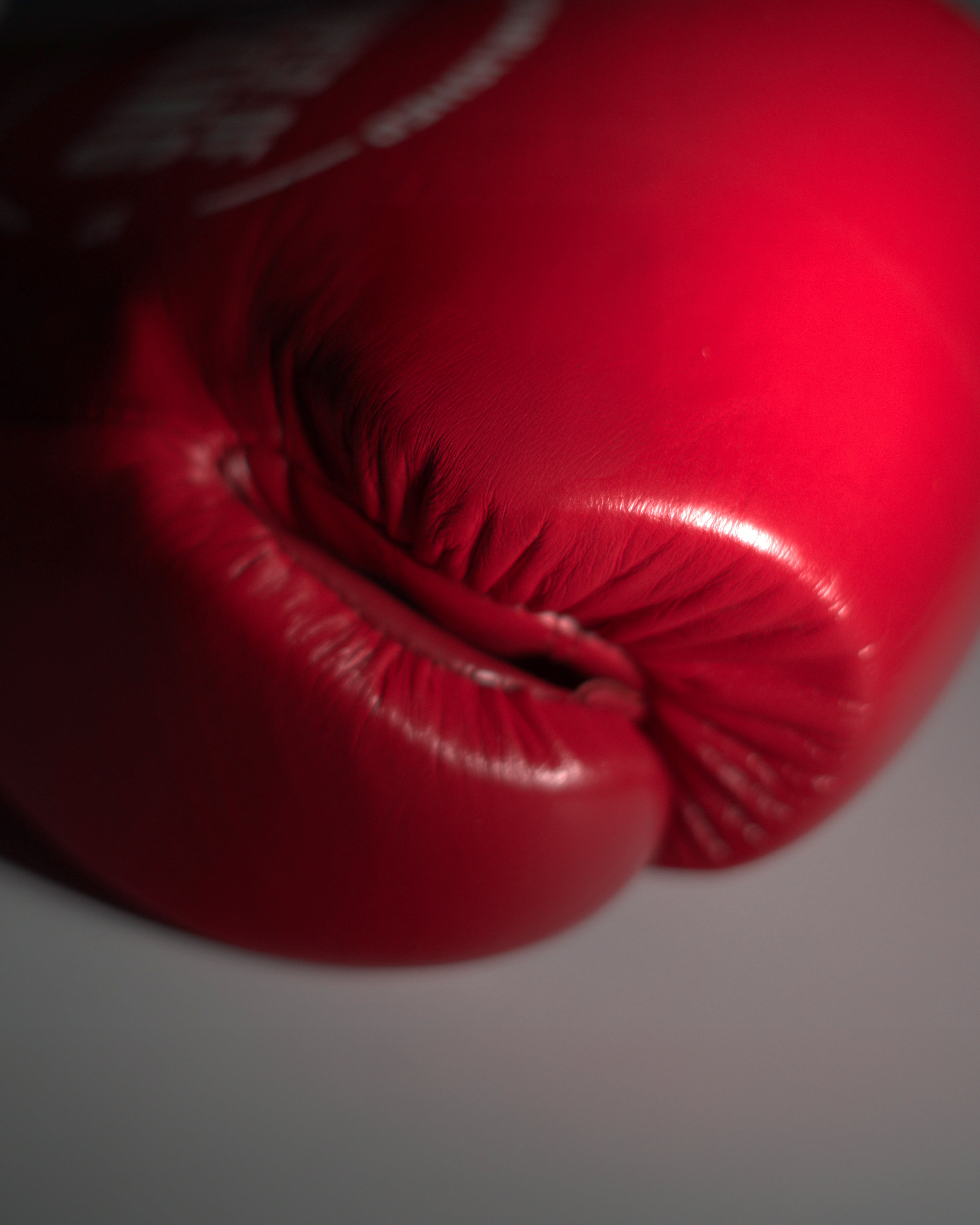 thumb loop boxing gloves red