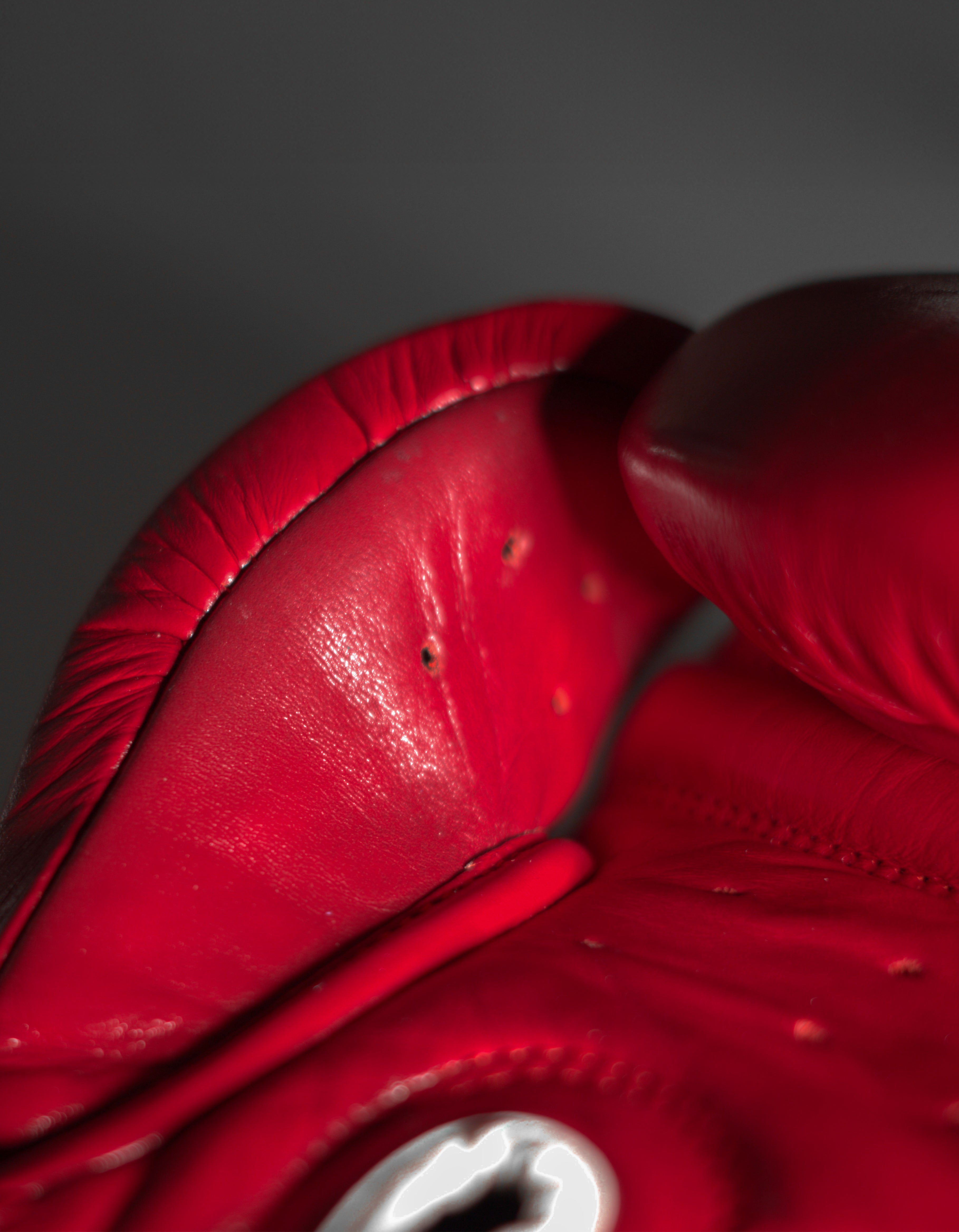 attached thumb loop red boxing gloves 